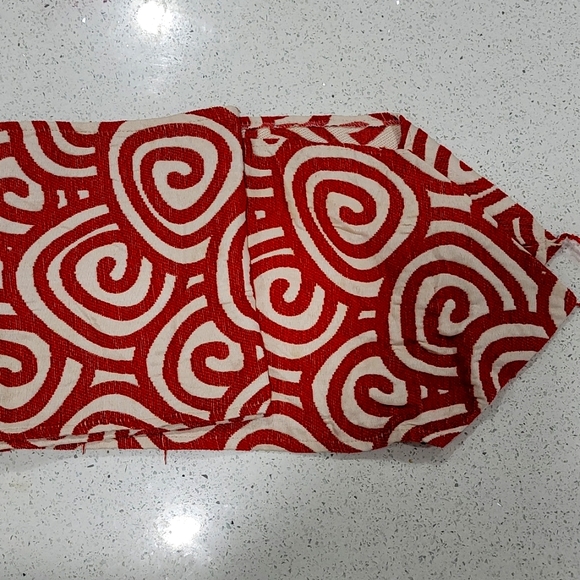 Table Runner - Picture 1 of 4